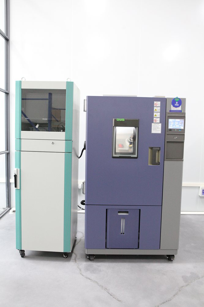 High and low temperature test chamber
